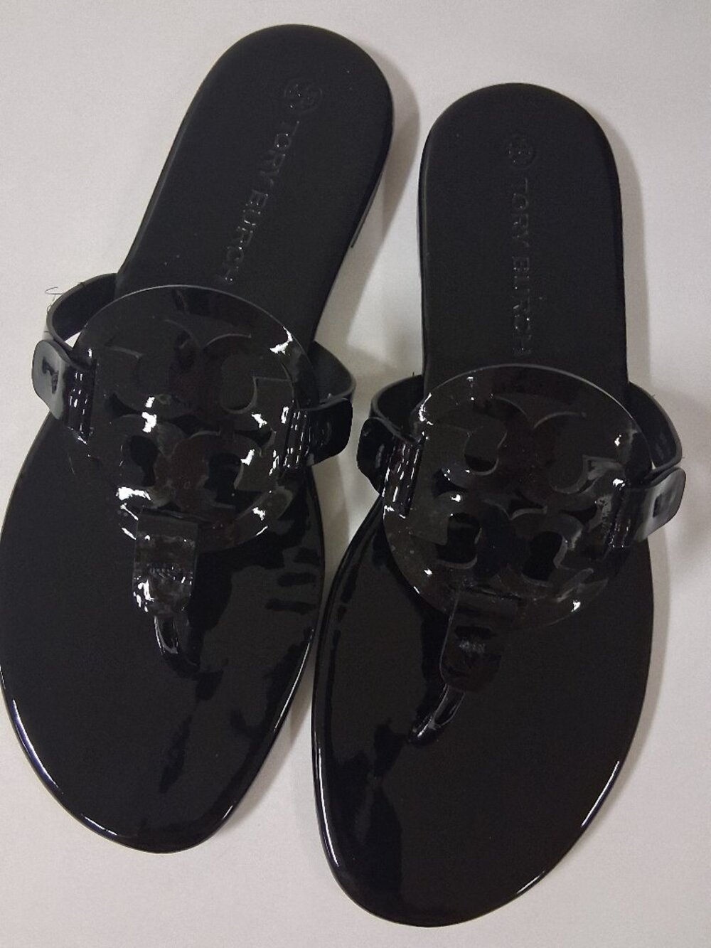 Tory Burch Women’s Miller Patent Thong Sandal – Black Size 9.5